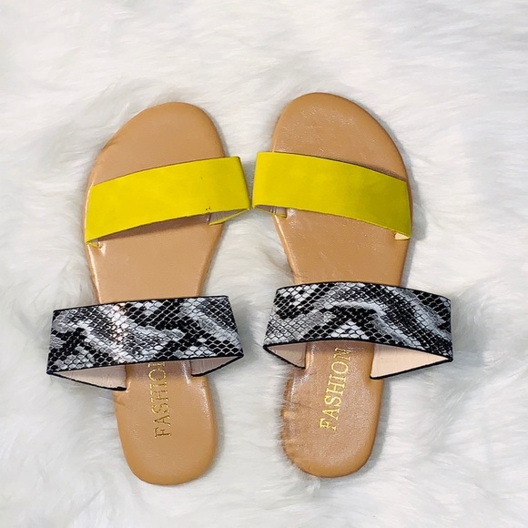 Yellow Snake Women’s Sandals sizes 7-9.5